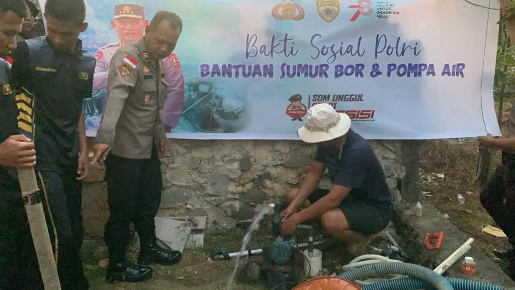Peduli Lingkungan, Polres Kapuas Hulu Bantu Pembuatan Sumur Bor Warga Gang Ramadhan Putussibau