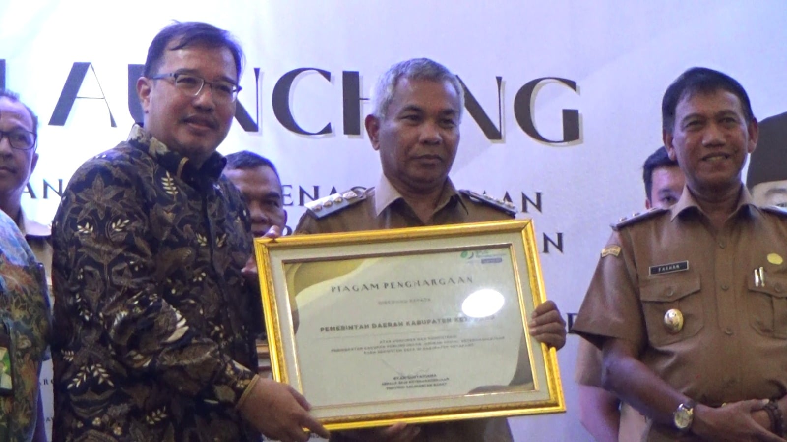 Luncurkan Program 1 Desa 100 Pekerja Rentan, Pemkab Ketapang Komitmen Berikan Jaminan Sosial Bagi Pekerja Miskin Rentan