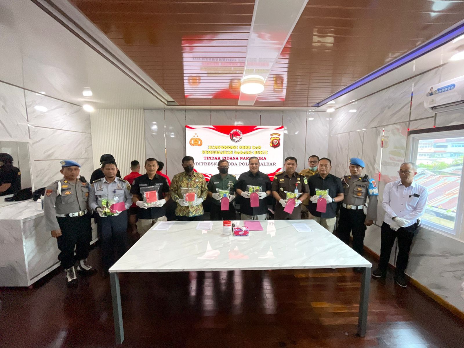 Polda Kalbar Musnahkan 7,6 kilogram Sabu dan Tangkap Dua Tersangka