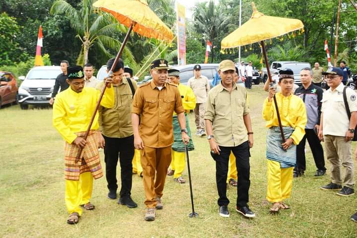 Bupati Dan Wakil Bupati Ketapang Kompak Kunjungan Kerja ke Desa Negeri Baru