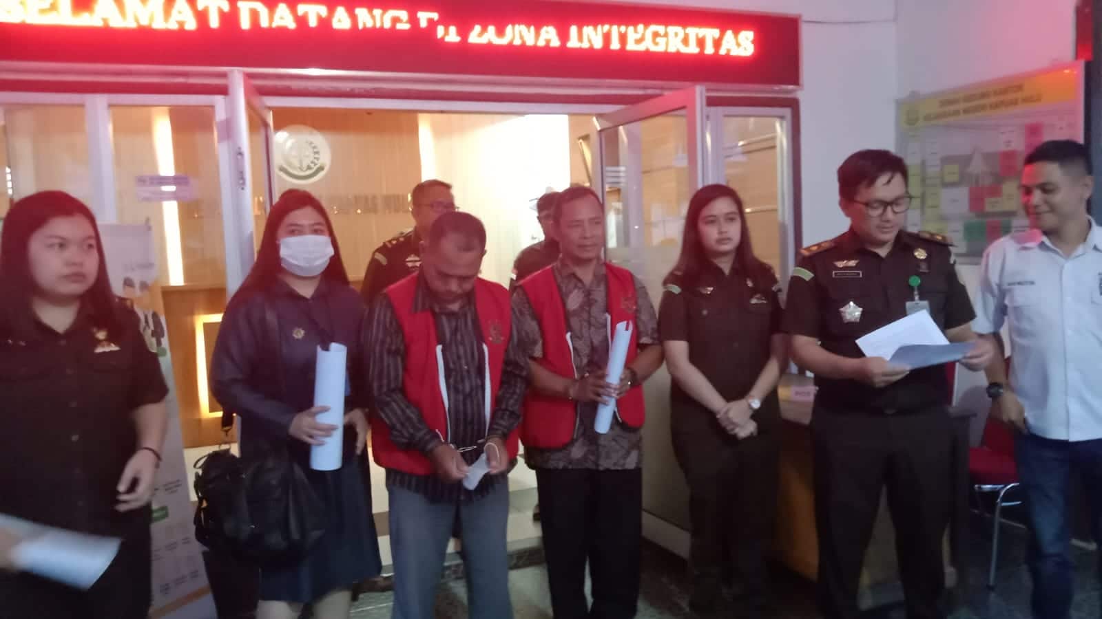 Kejari Kapuas Hulu Tetapkan Dua Tersangka Dugaan Tipikor Pengadaan Bibit Ikan Arwana
