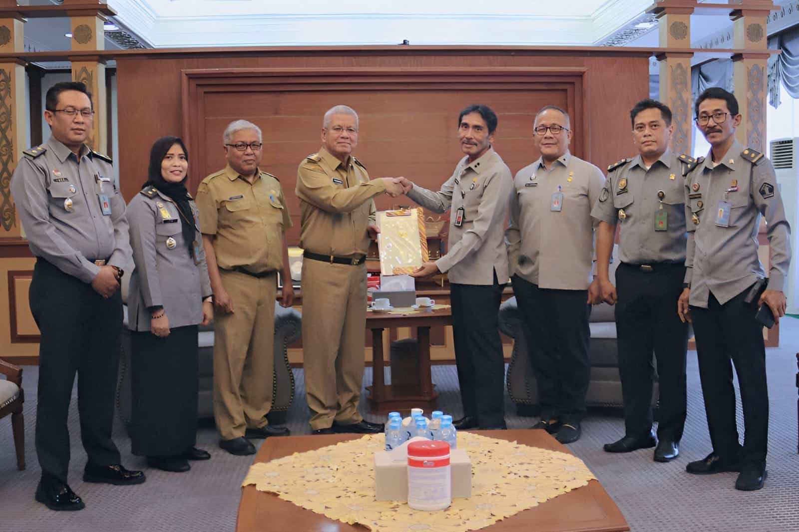 Pemprov Kalbar Serahkan Hibah Tanah dan Bangunan kepada Kemenkumham Kalbar