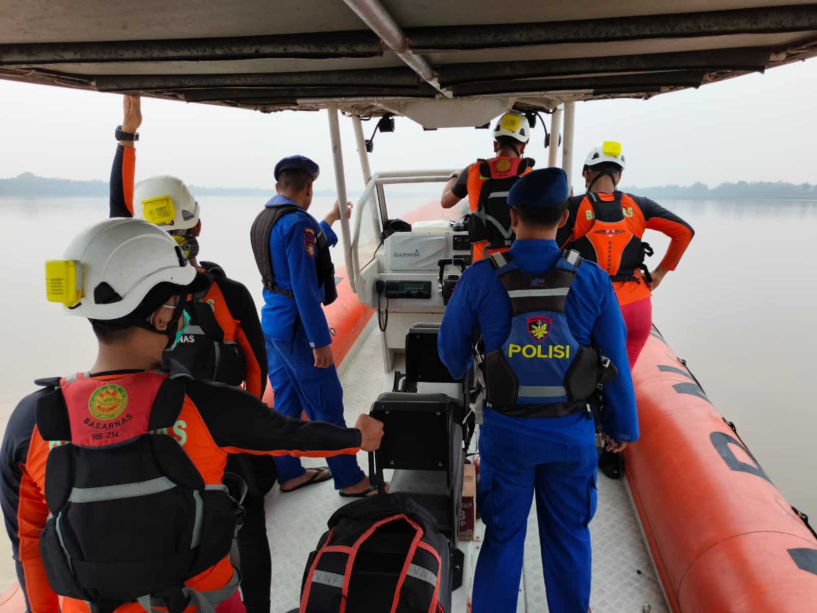 Diduga Terjatuh dari Kapal, Tim SAR Terus Cari Keberadaan Qoyirul Ivan di Perairan Terentang