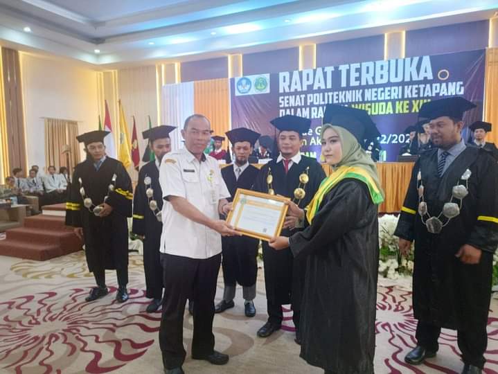 Wakili Bupati, Darma Hadiri Rapat Senat Terbuka Politeknik Negeri Ketapang