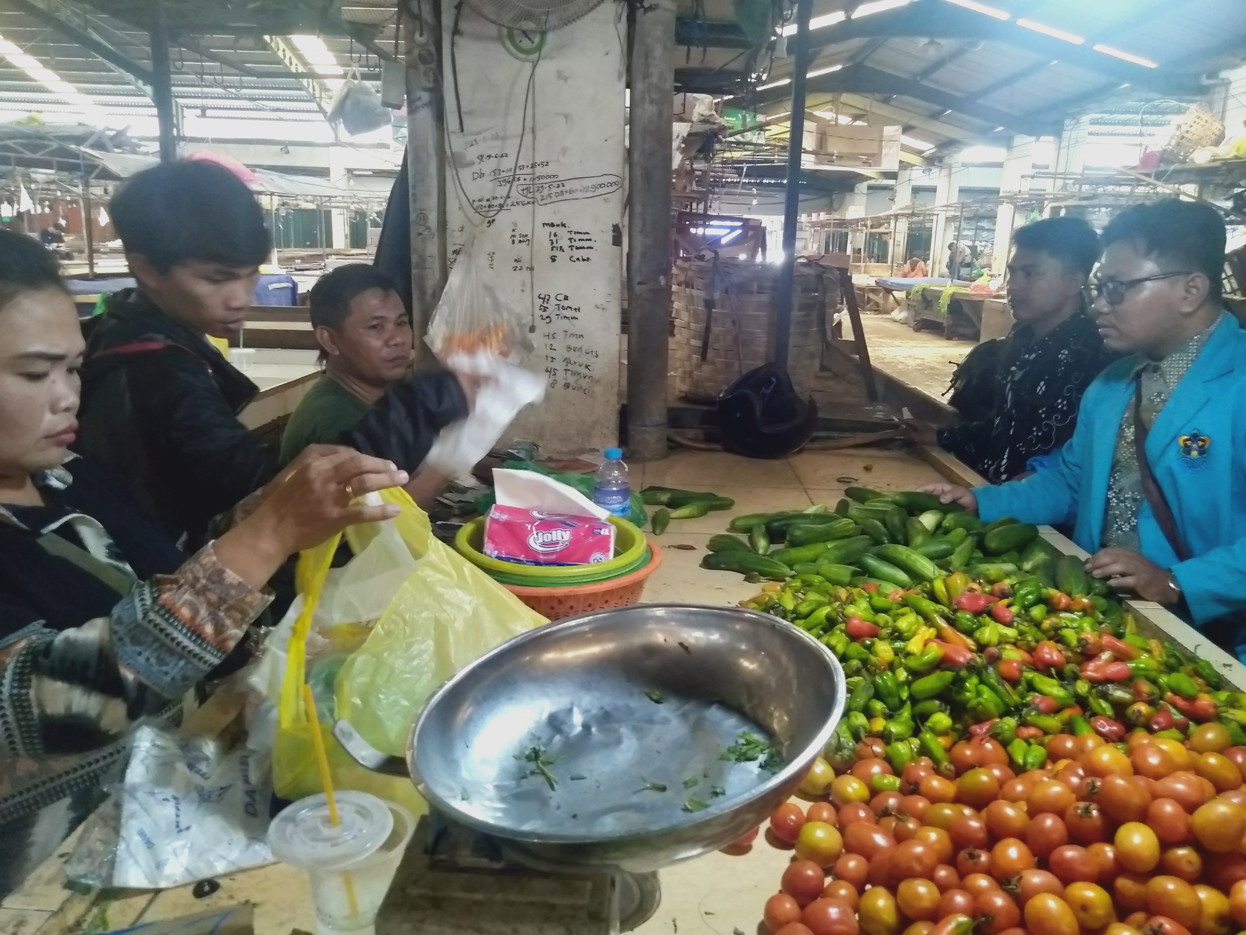 Harga Tomat Naik di Pasar Flamboyan
