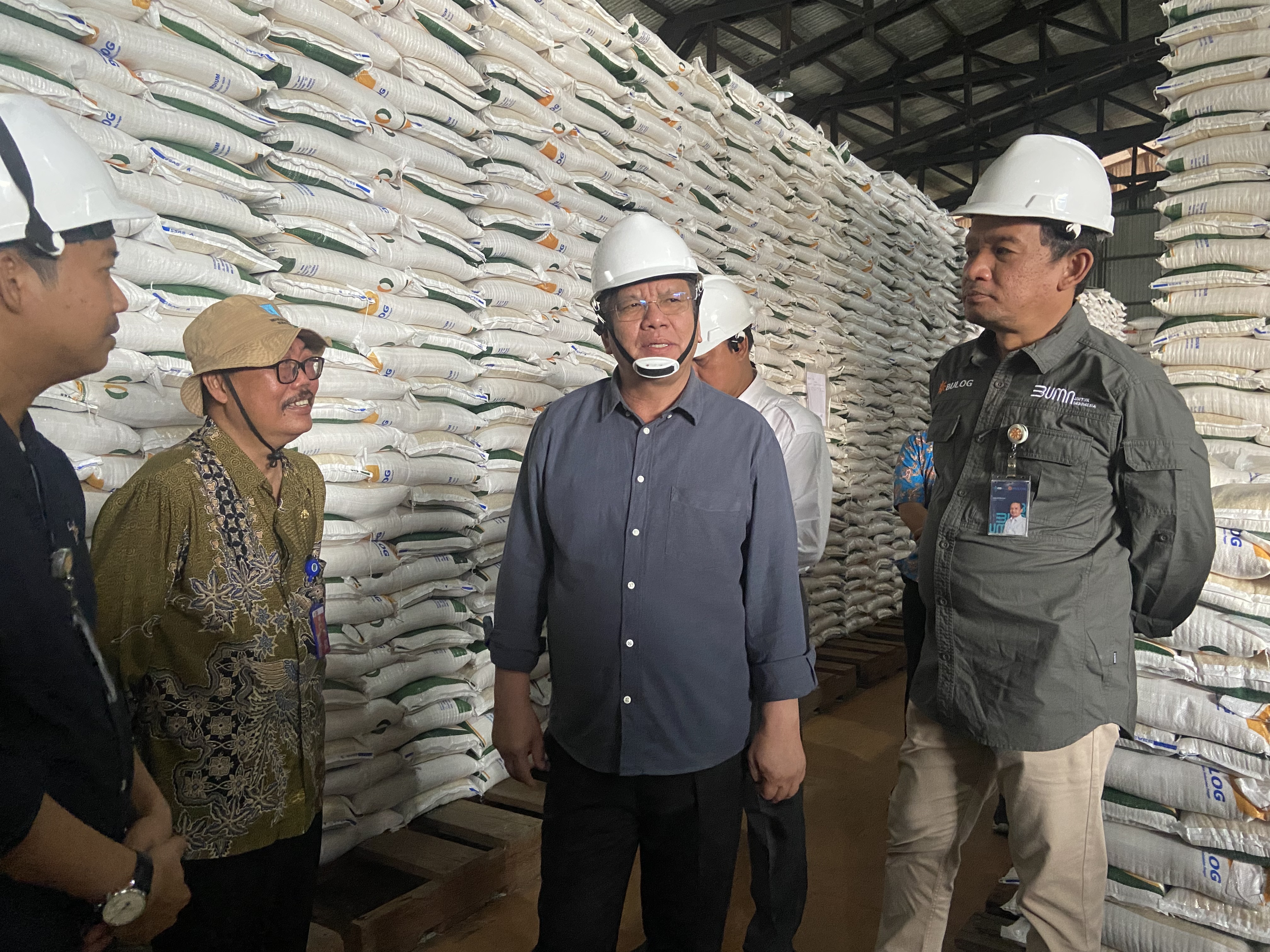 Uji Terapung Beras Bulog, Pj Gubernur Kalbar Pastikan Isu Beras Plastik Hoaks