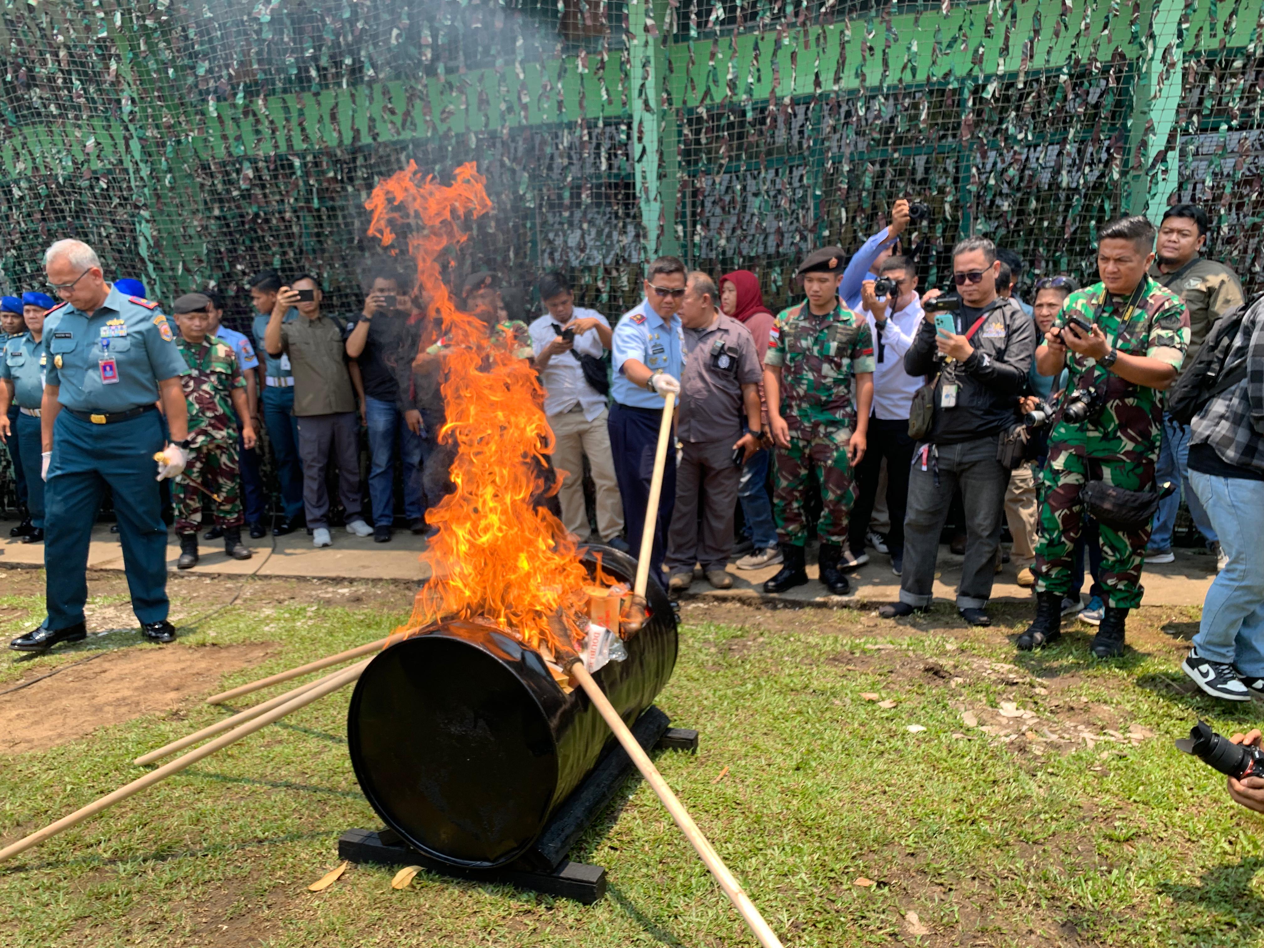 Oditur Militer Pontianak Musnahkan Barang Bukti, Ada Senpi
