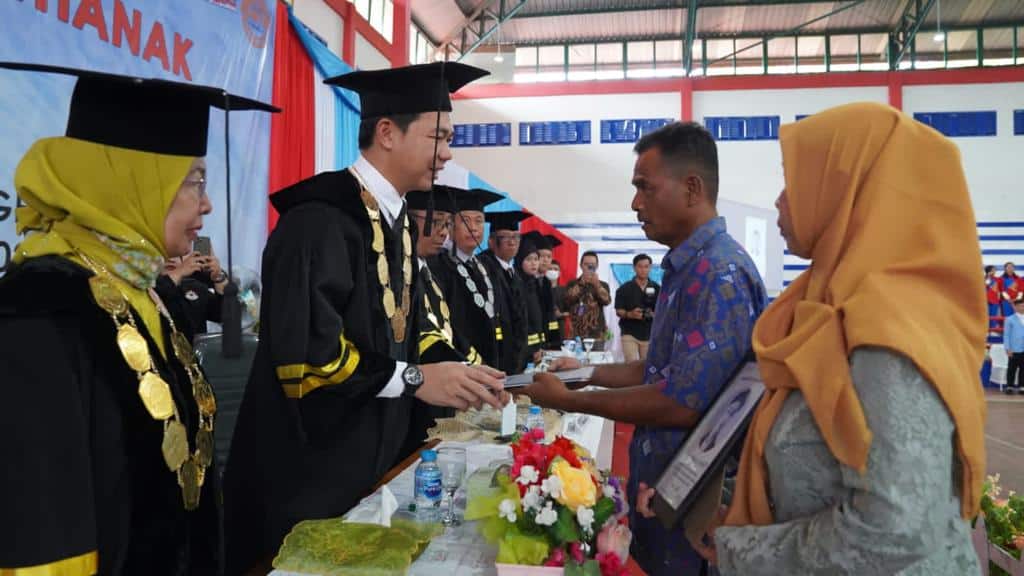 145 Mahasiswa Polnep Kapuas Hulu Diwisuda, Bupati Sis: Jadilah Motor Penggerak yang Produktif