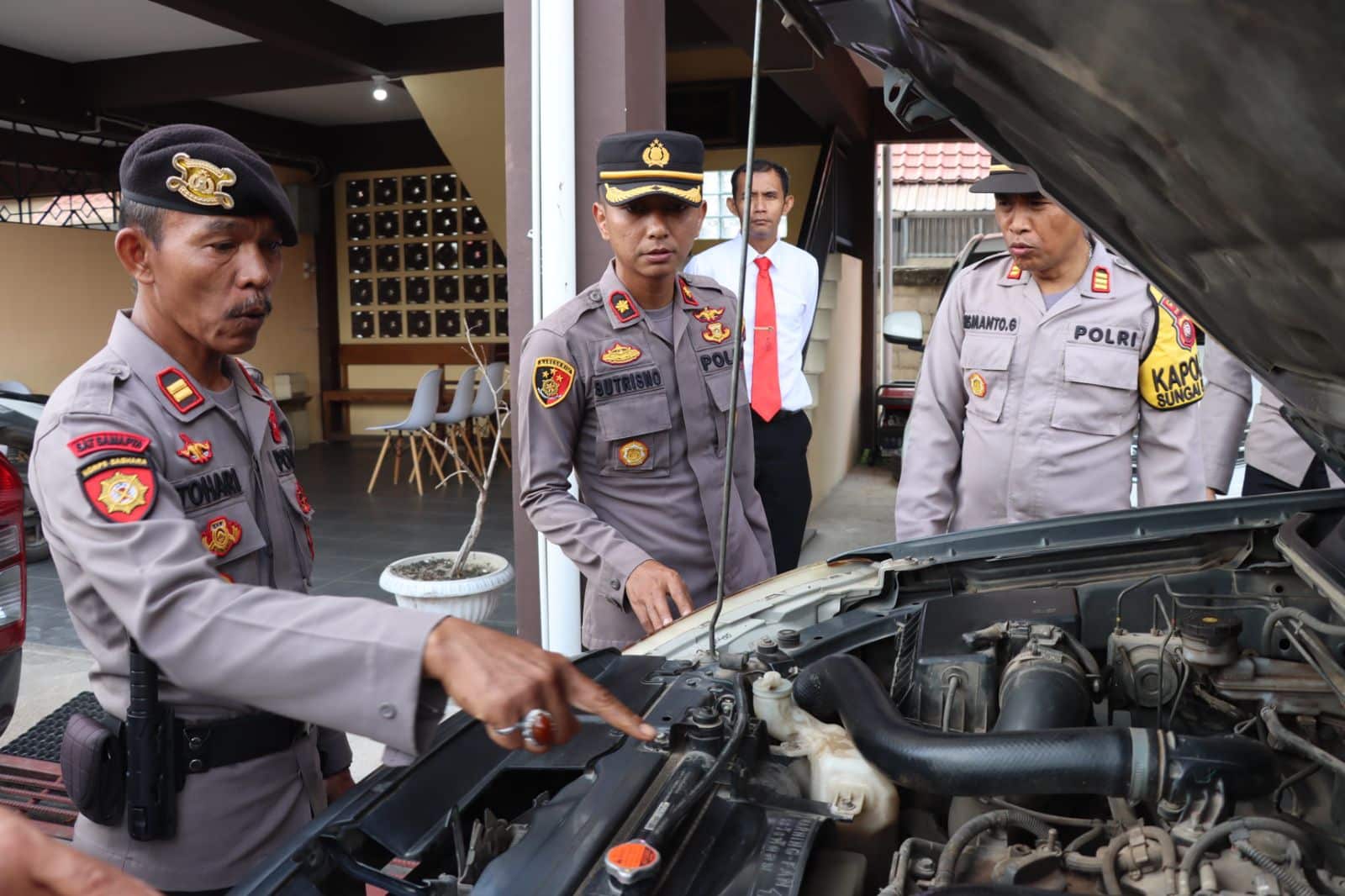 Wakpolres Mempawah Cek Kesiapan Almatsus dan Ranmor Dinas Dalam Rangka Operasi Mantap Brata 2023