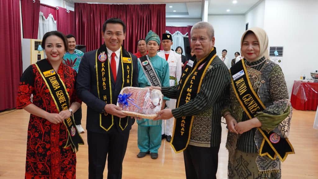 PJ Gubernur Kalbar Kukuhkan Ayah dan Bunda GenRe Kapuas Hulu, Bupati Sis: Kami Siap Jadi Motivator Untuk Meningkatkan Kualitas SDM