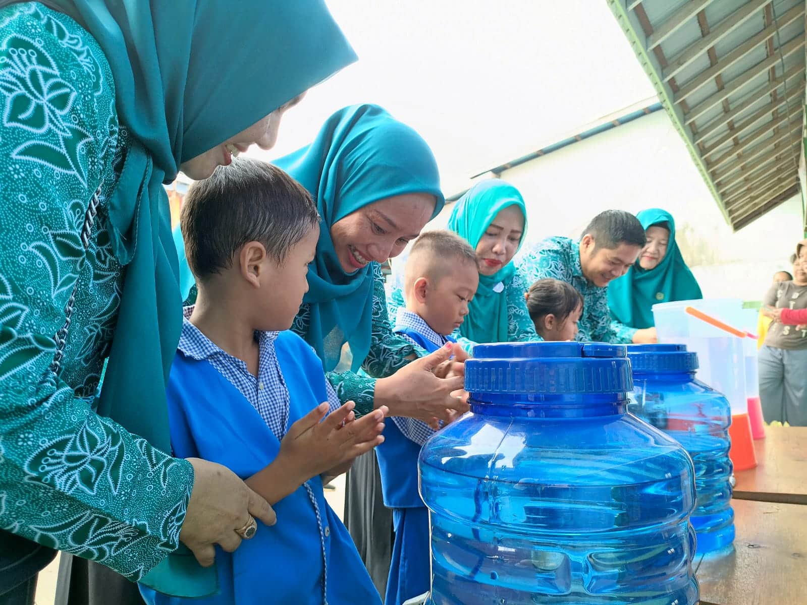TP PKK Kayong Utara Peringati Hari Cuci Tangan Sedunia bersama Anak-Anak TP Pertiwi Sukadana
