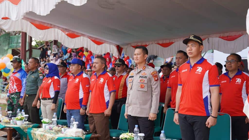 Buka Porseni PGRI se Kapuas Hulu 2023 Fransiskus Diaan: Saya Bisa Berdiri di Sini Sebagai Bupati Karena Jasa Para Guru