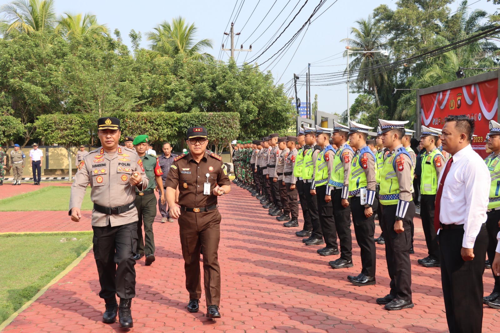 Kapolres Mempawah Pimpin Apel Mantap Brata Kapuas 2023 - 2024