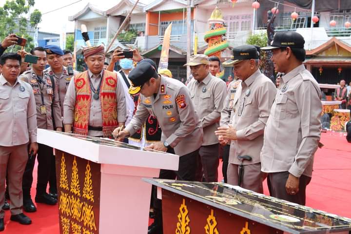 Kapolda Kalbar Hadiri Prosesi Adat Tugu Tolak Bala, Tanda Dimulainya Gawai Akbar Napak Tilas Ketapang 2023