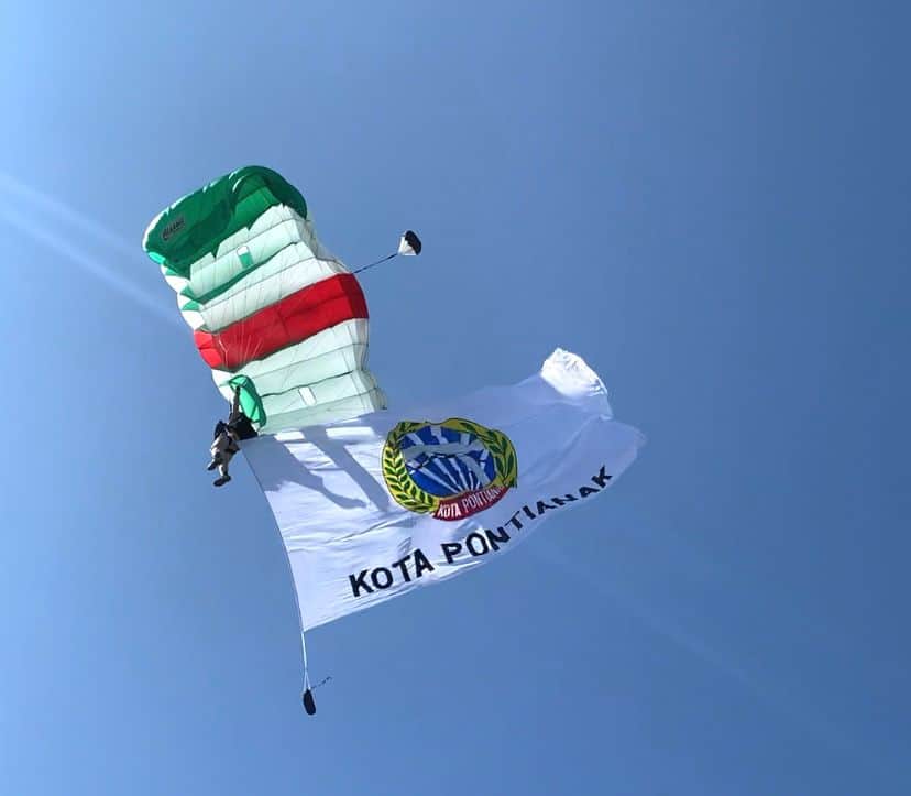 Semarak Hari Jadi Pontianak, Atraksi Terjun Payung hingga Jepin Massal 12 Ribu Orang