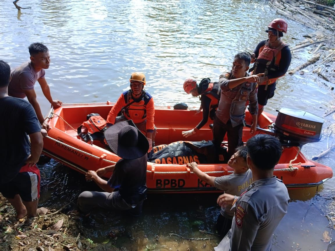 Polisi dan Tim Gabungan Temukan Korban Laka Tenggelam di Sungai Sekadau