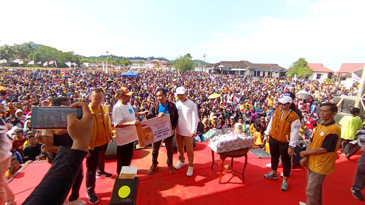 Ribuan Warga Kayong Utara Antusias Ikuti Jalan Sehat Tokoh Nasional Kalbar, Oso: Aku Rindu Sukadana