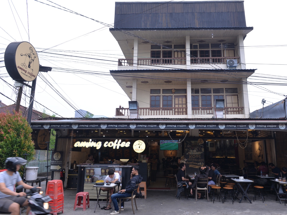 Aming Coffee: Jejak Nostalgia dan Cerita yang Mengalir di Setiap Tegukan