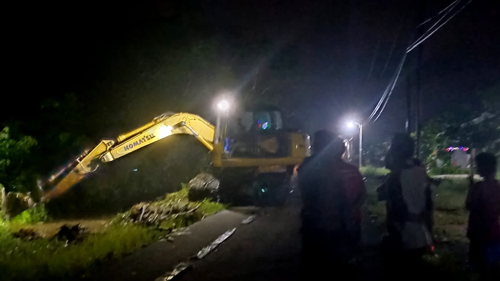 Cegah Terjadinya Banjir, Dinas PUPR Kayong Utara Lakukan Normalisasi Parit di Desa Medan Jaya