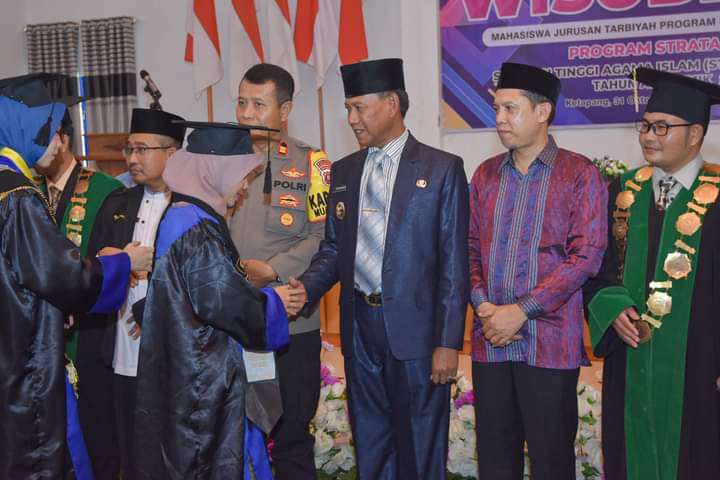 Wakil Bupati Ketapang Hadiri Wisuda Sarjana ke-XVII STAI Al-Haudz Ketapang