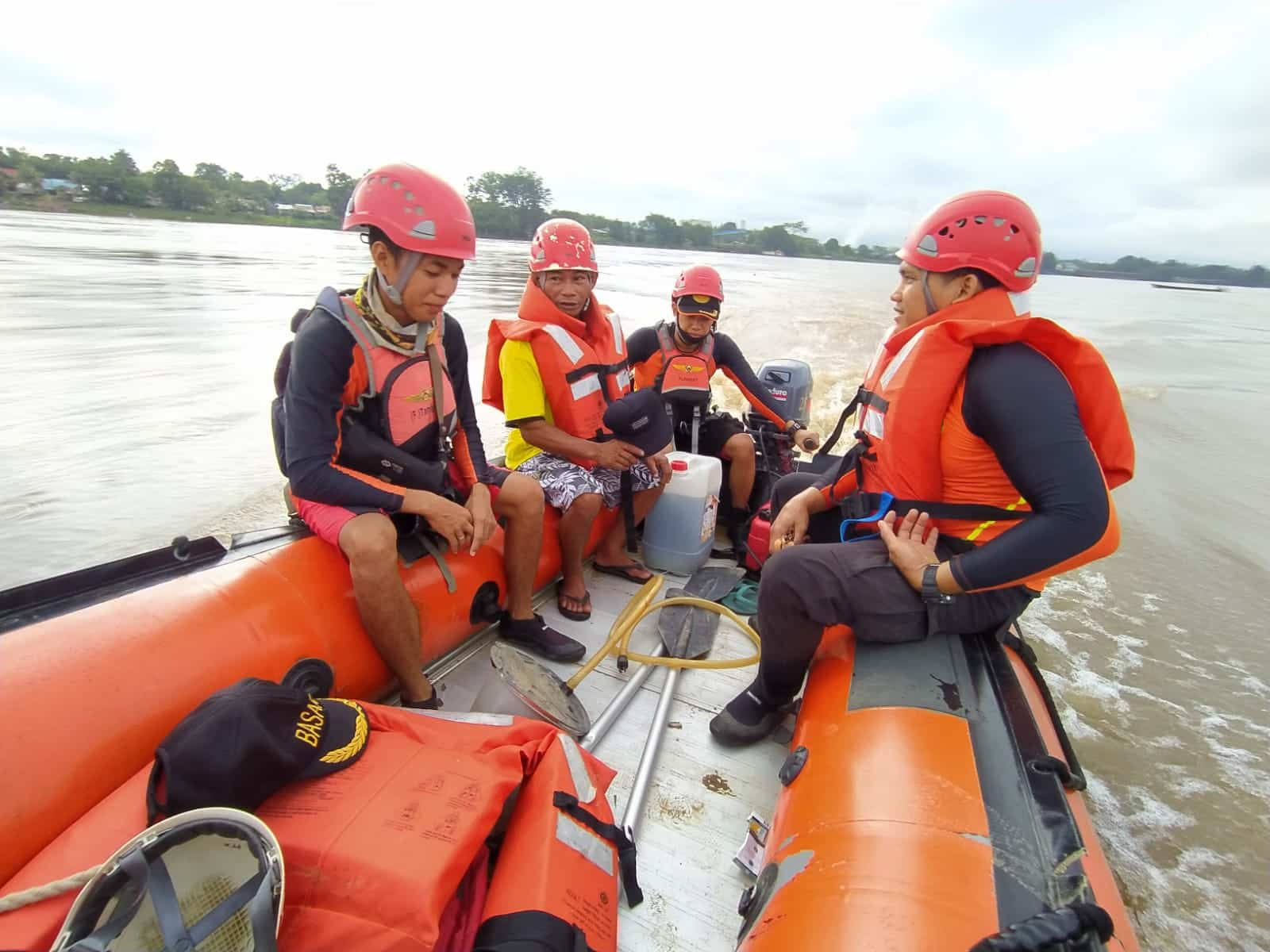 Pekerja Tiang Pancang Tenggelam di Sungai Sintang