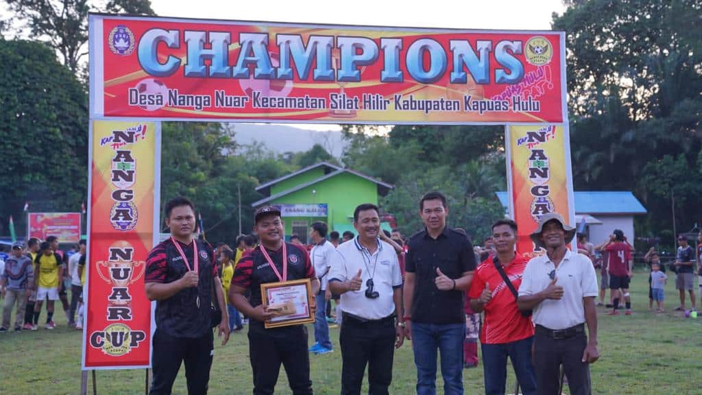 Bupati Kapuas Hulu Tutup Turnamen Sepak Bola Nanga Nuar Season IV