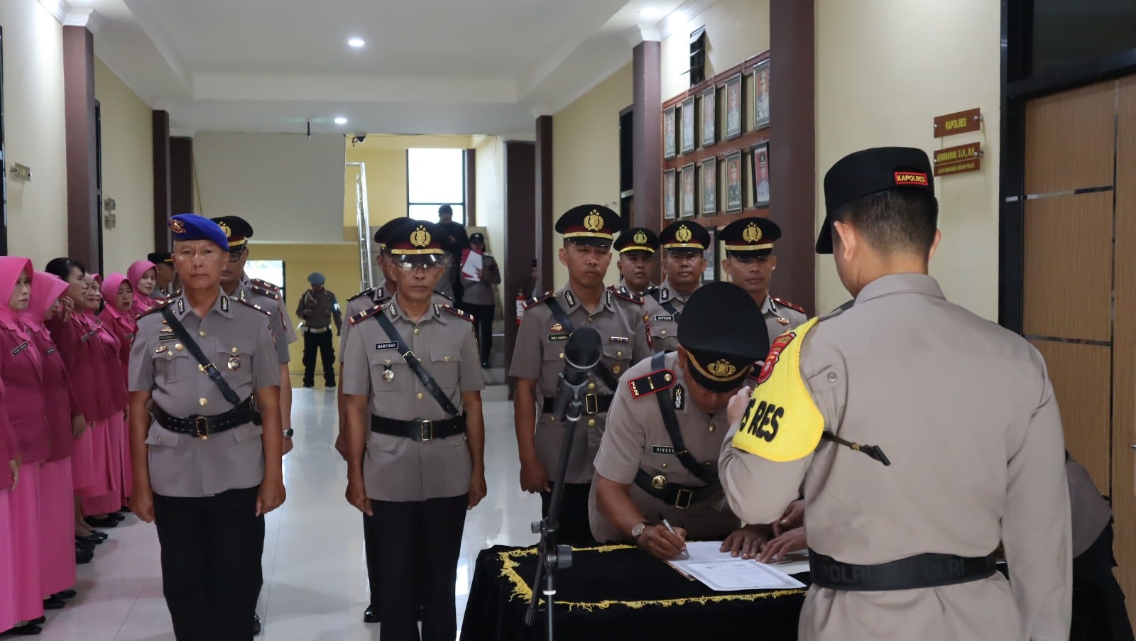 Kapolres Kapuas Hulu Mutasi Sejumlah Kapolsek dan Kasat Polair