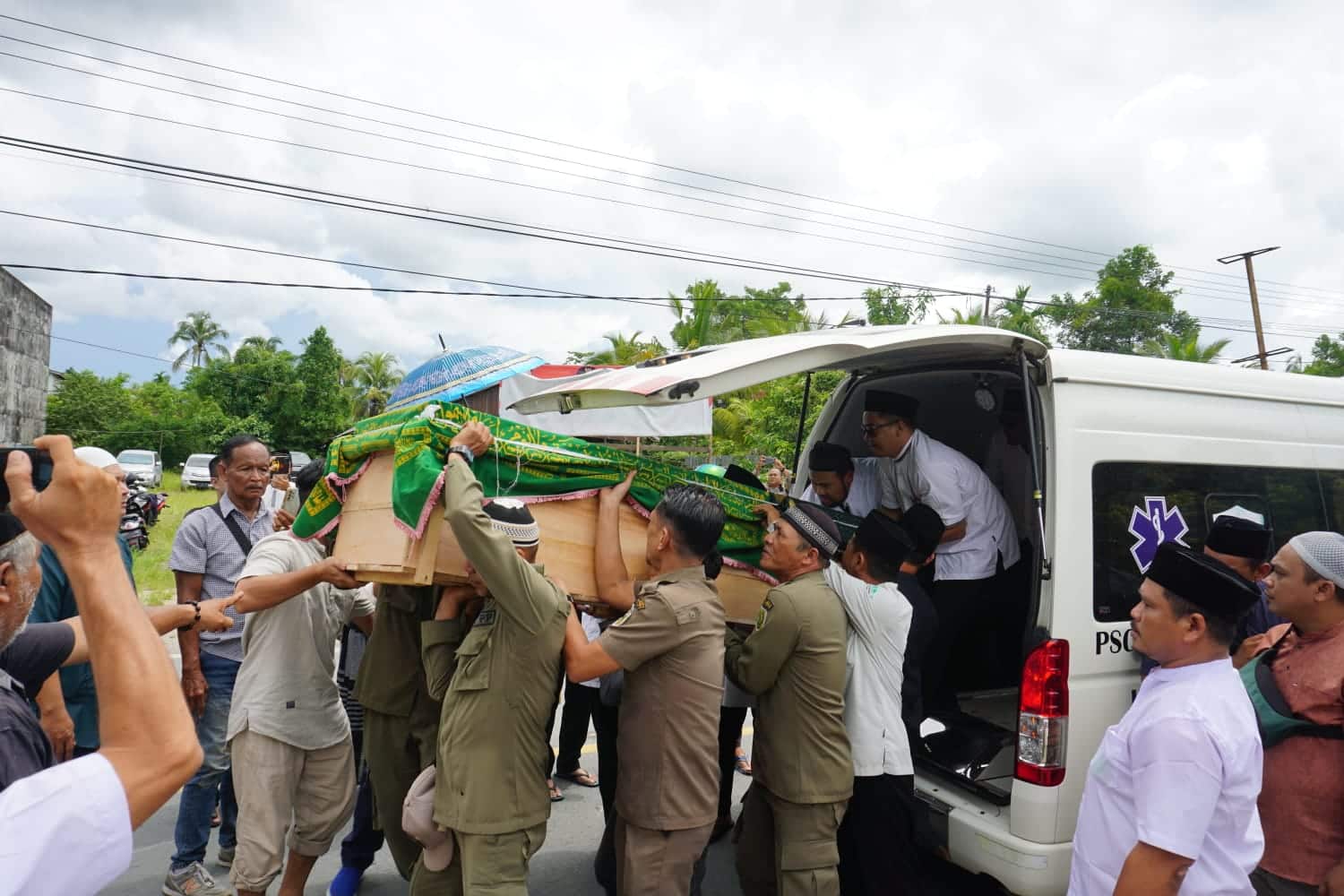 Burhanuddin Dimakamkan di Tanah Kelahirannya