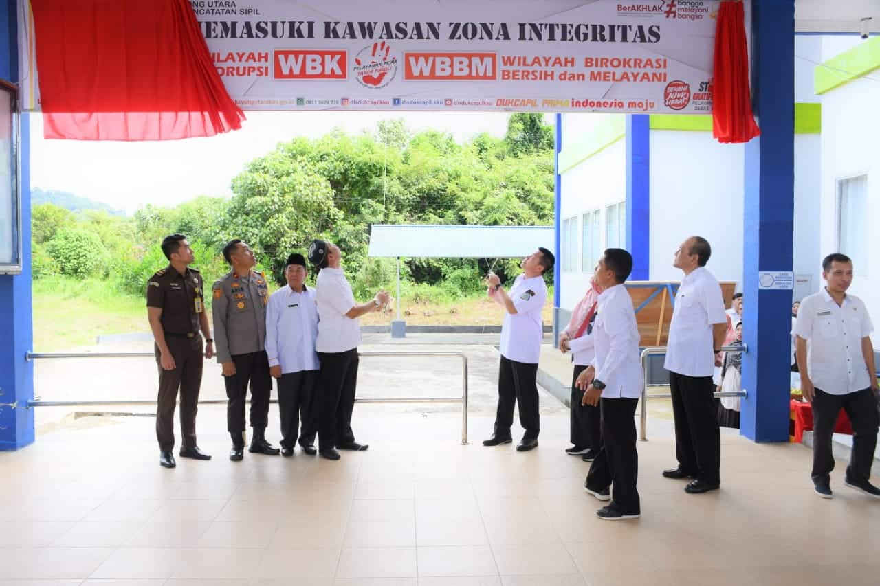 Pencanangan Zona Integritas Pemkab Kayong Utara, Pj Bupati: Tersedianya Standar Pelayanan di Disdukcapil