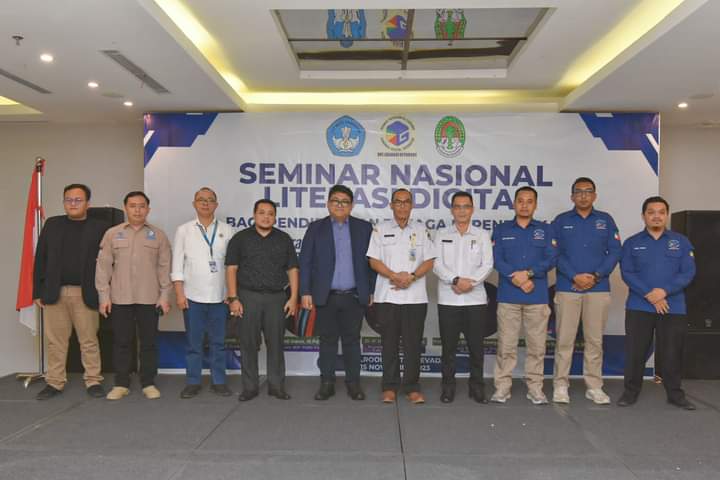 Staf Ahli Bupati Ketapang Buka Seminar Nasional Literasi Digital Bagi Tenaga Pendidik dan Kependudukan