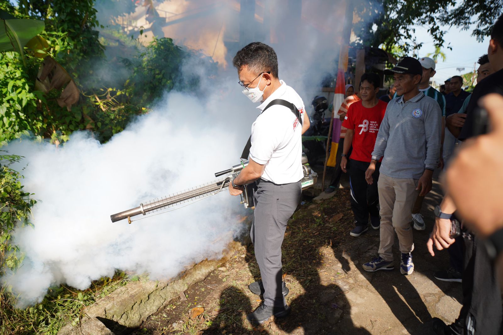 Wali Kota Edi Kamtono Turun Fogging Lingkungan Rawan DBD