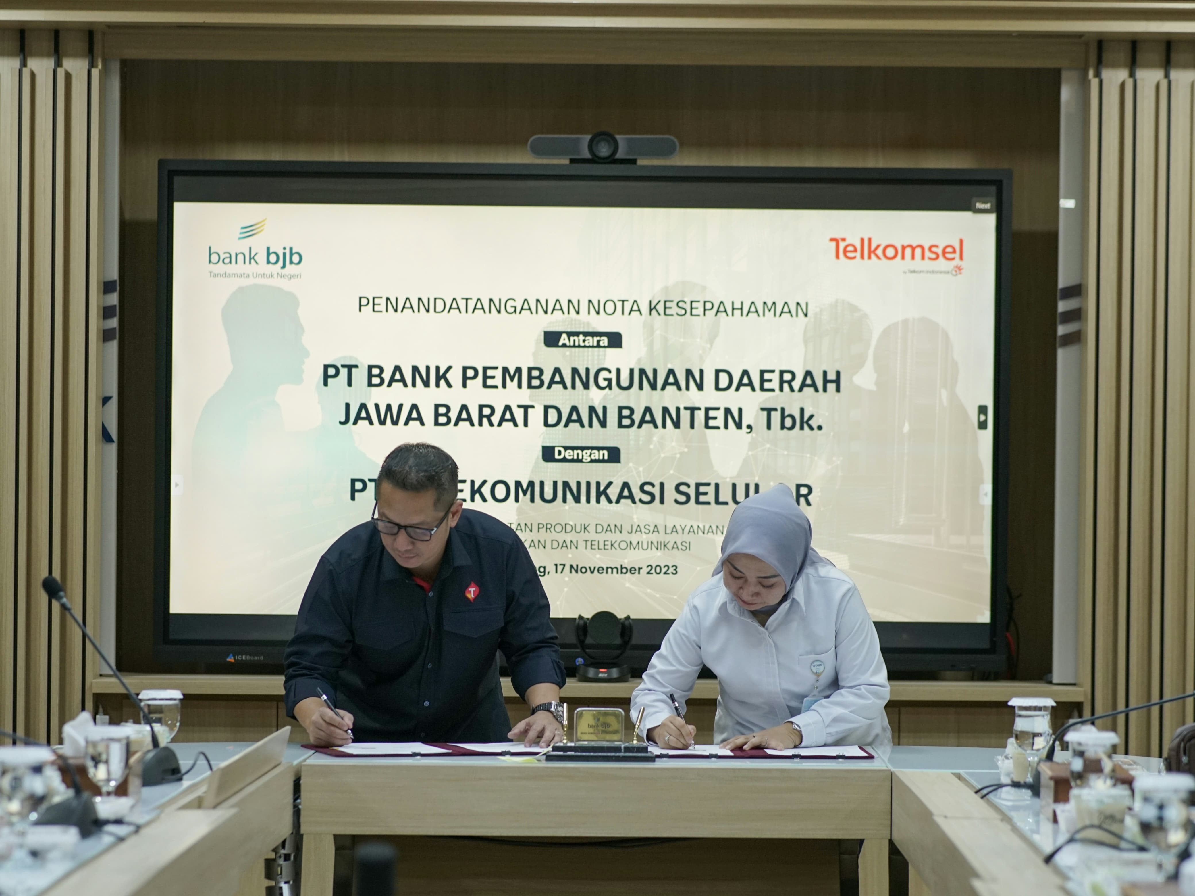 Tingkatkan Sinergi dan Kolaborasi, bank bjb dan Telkomsel Tandatangani MoU Kerjasama Layanan Perbankan dan Telekomunikasi