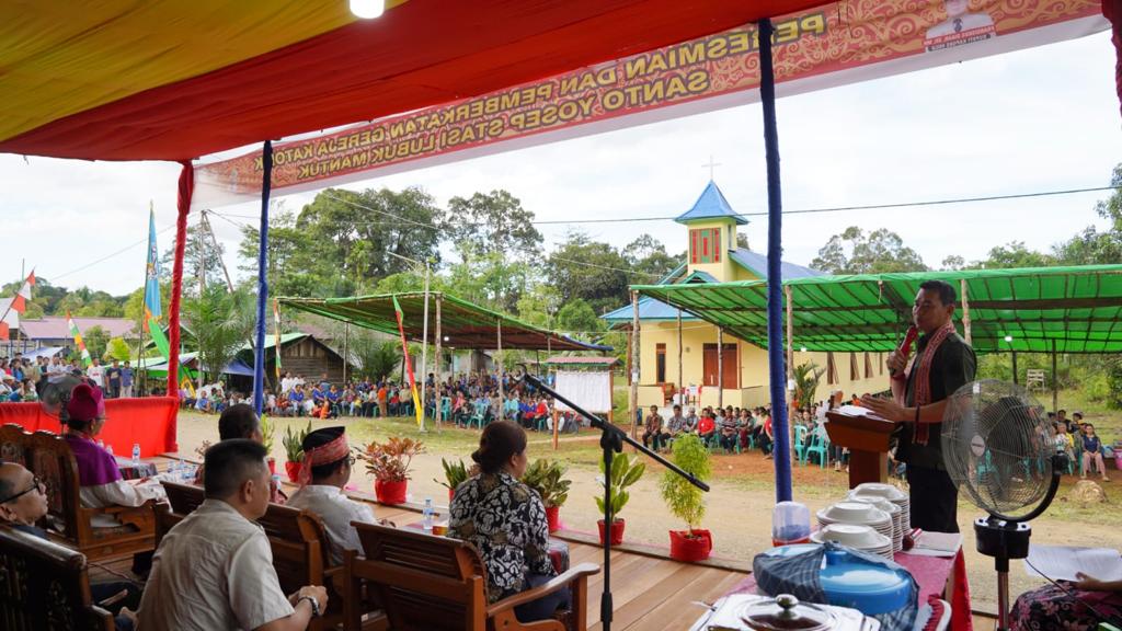 Bupati Kapuas Hulu Resmikan Gereja Katolik Santo Yosep Lubuk Mantuk