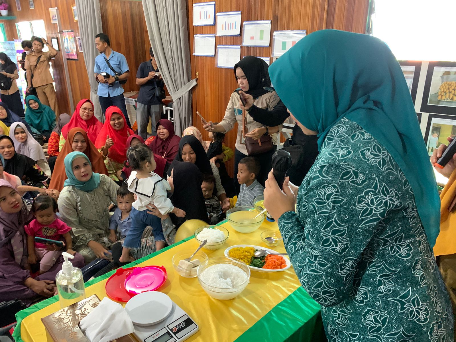 Kunker ke Posyandu Anda Dusun Tumok, Harisson-Windy Tekankan Pentingnya Edukasi Gizi Guna Cegah Stunting