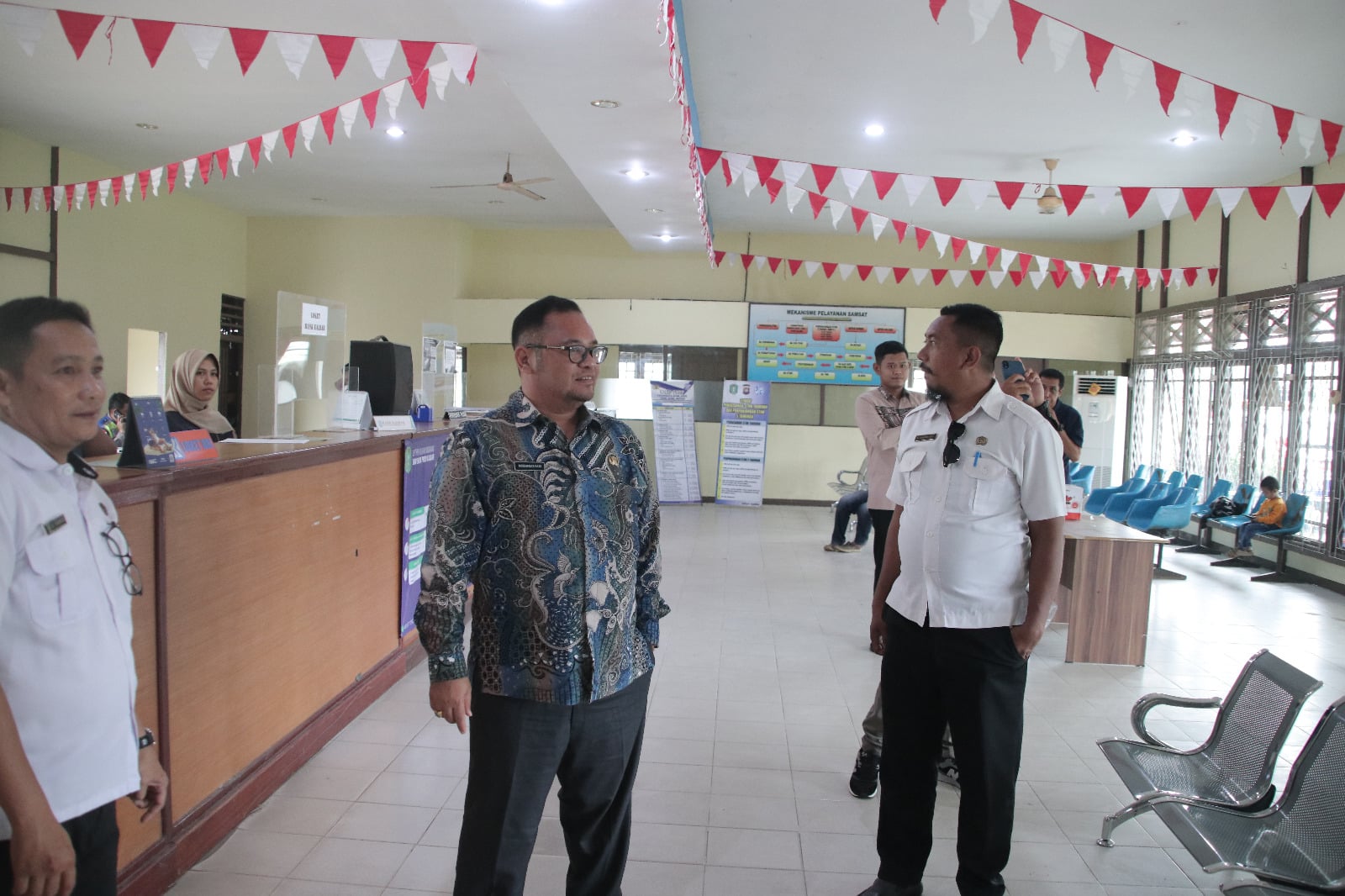 Pj Sekda Kalbar Tinjau Pelayanan Samsat Sambas