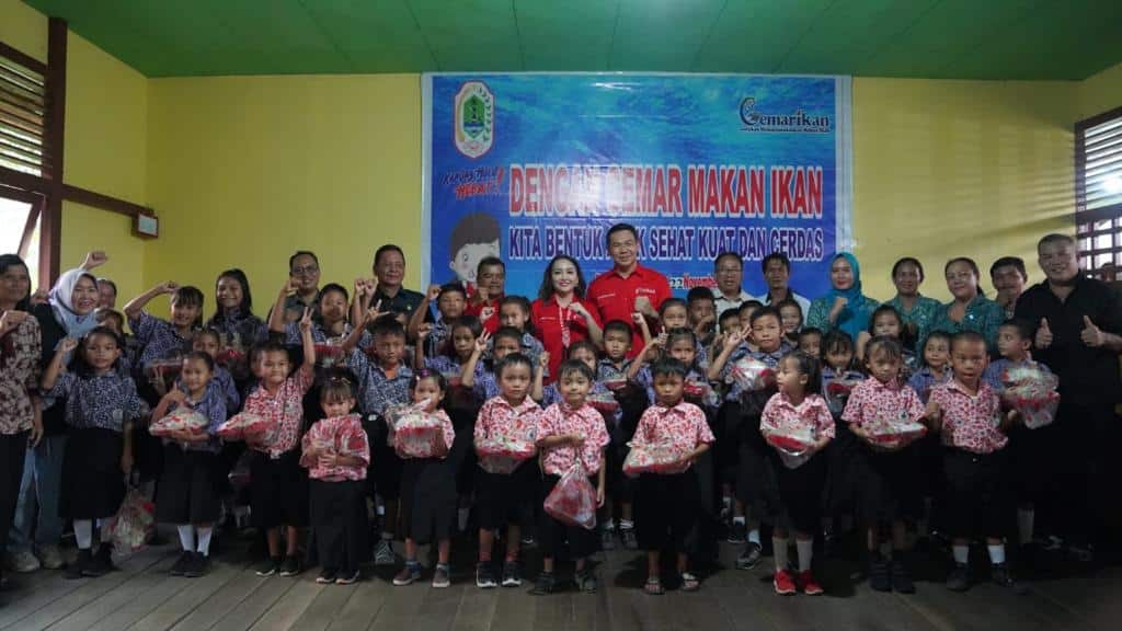 Bupati dan Ketua Forakin Kapuas Hulu Ajak Masyarakat Gemar Makan Ikan Sebagai Upaya Turunkan Stunting