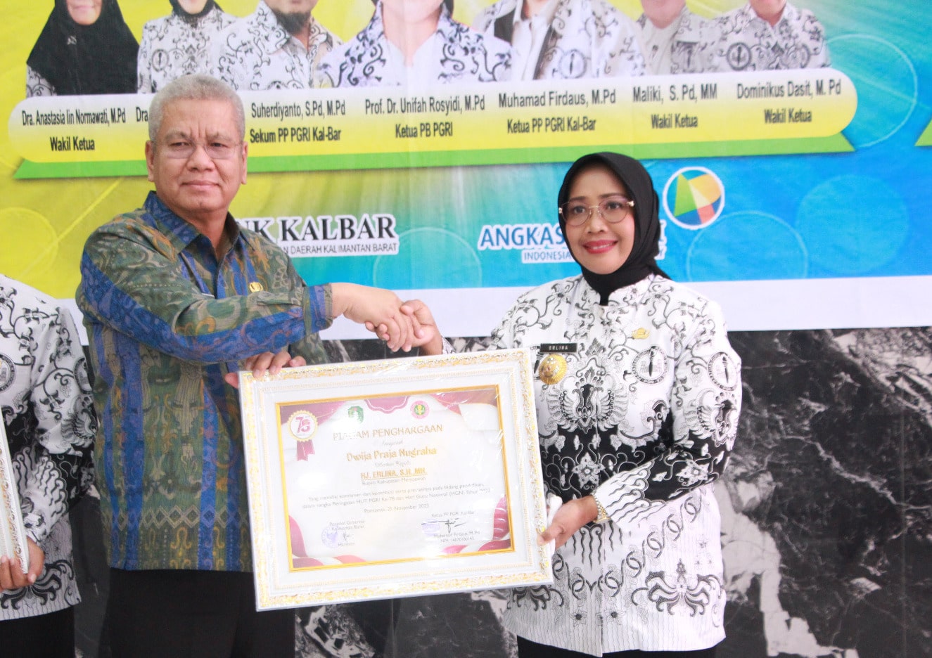 Pj Gubernur Kalbar Tutup Rangkaian Peringatan Hari Guru ke-78 di Kubu Raya