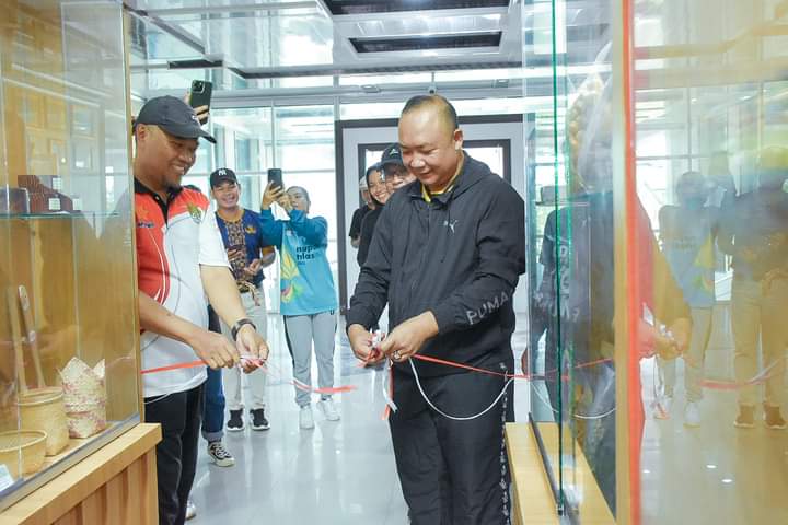 Sekda Ketapang Resmikan UMKM Corner Sekretariat Daerah