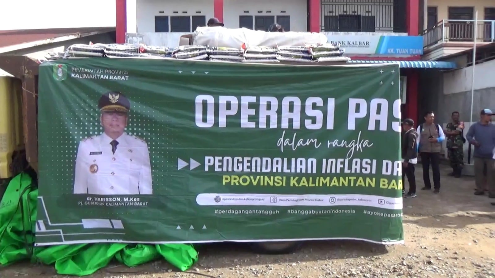 Operasi Pasar di Ketapang, Bulog Gelontorkan 1500 Paket Sembako Murah