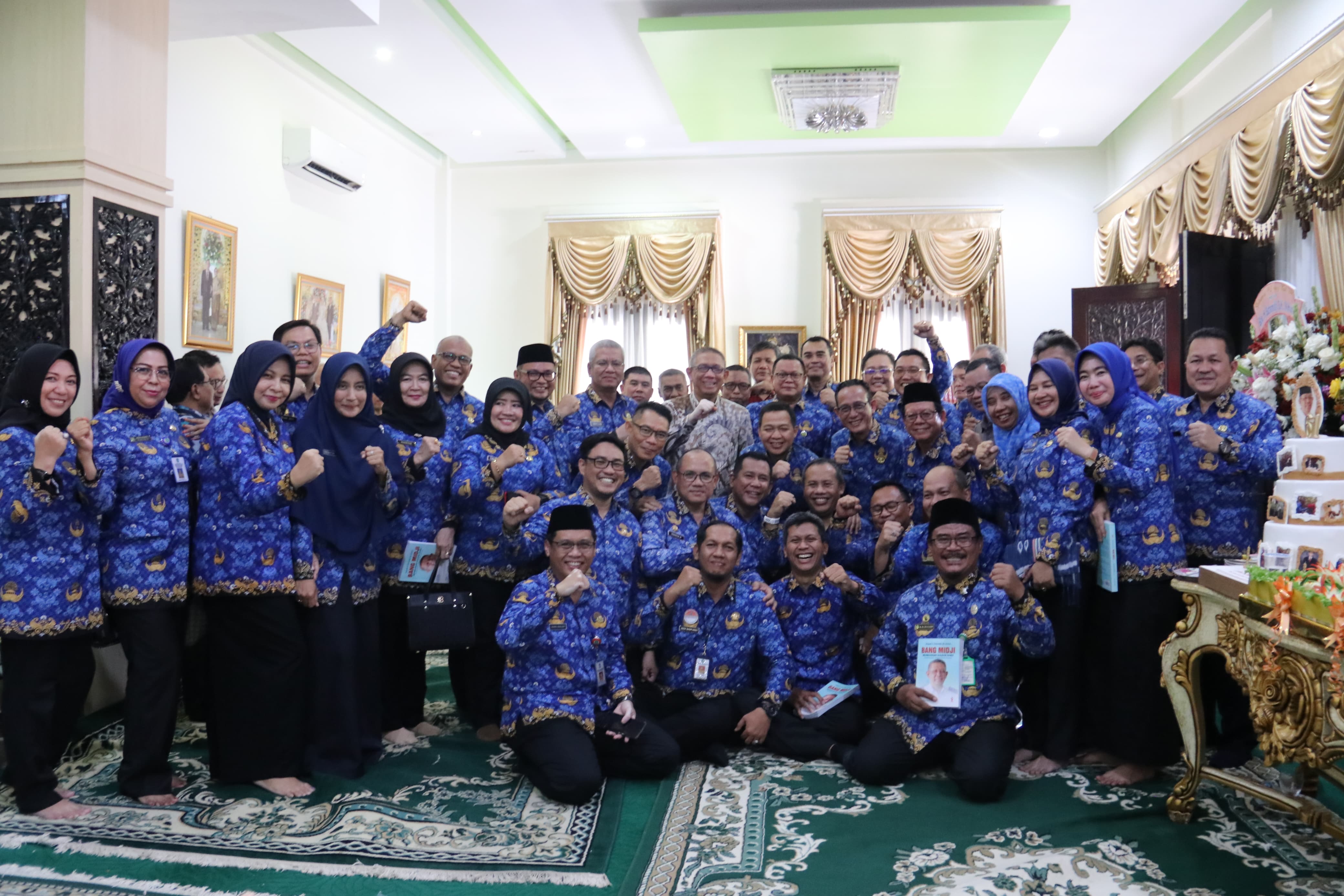 Rayakan Ulang Tahun ke-61, Sutarmidji Luncurkan Buku “Tunaikan Janji-Persembahkan Prestasi”