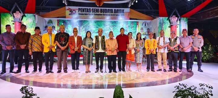 Bupati Ketapang Resmi Tutup Pentas Seni Budaya Dayak 2023