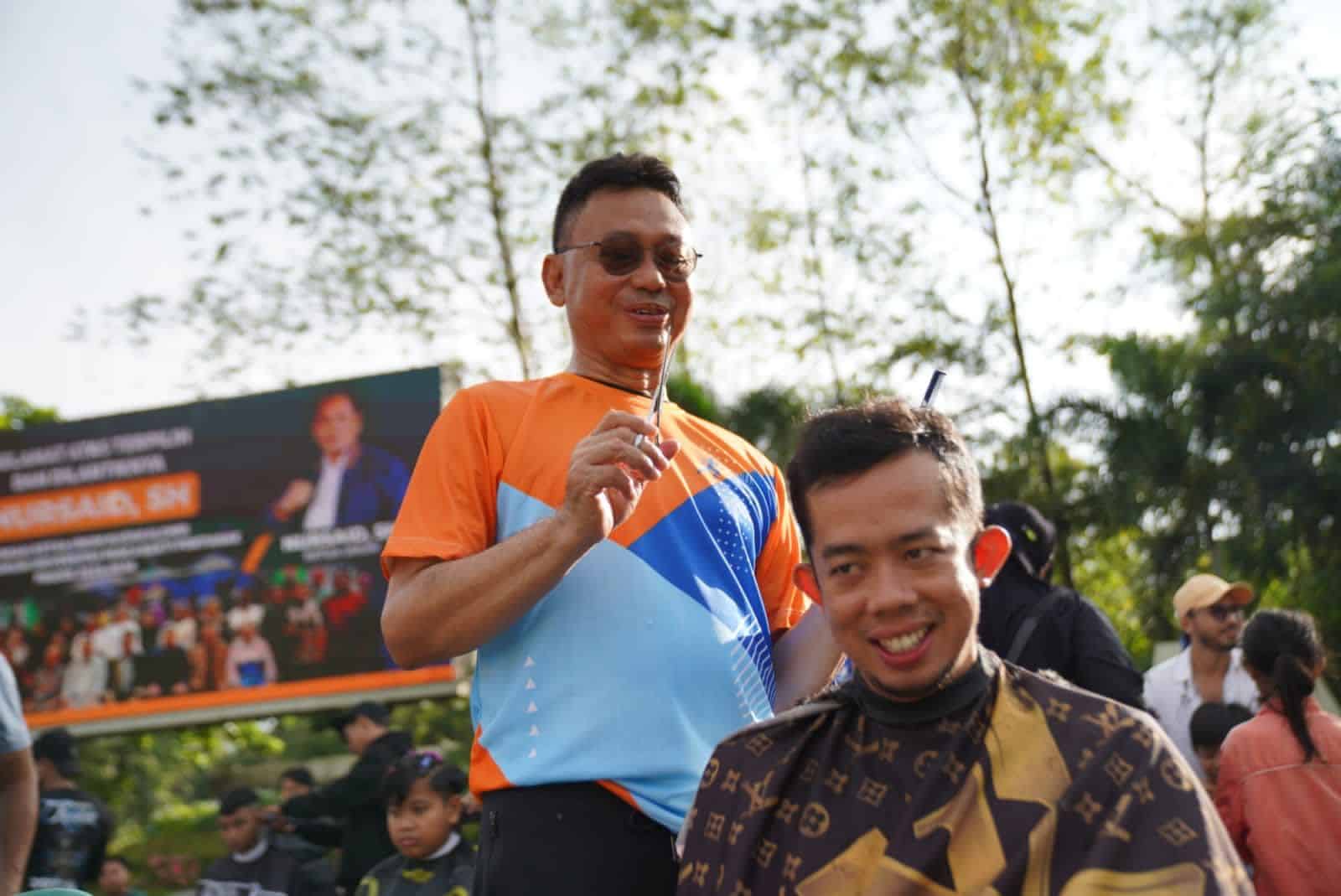 Potong Rambut Bayar Seikhlasnya, Edi Puji Aksi Barber Peduli Palestina