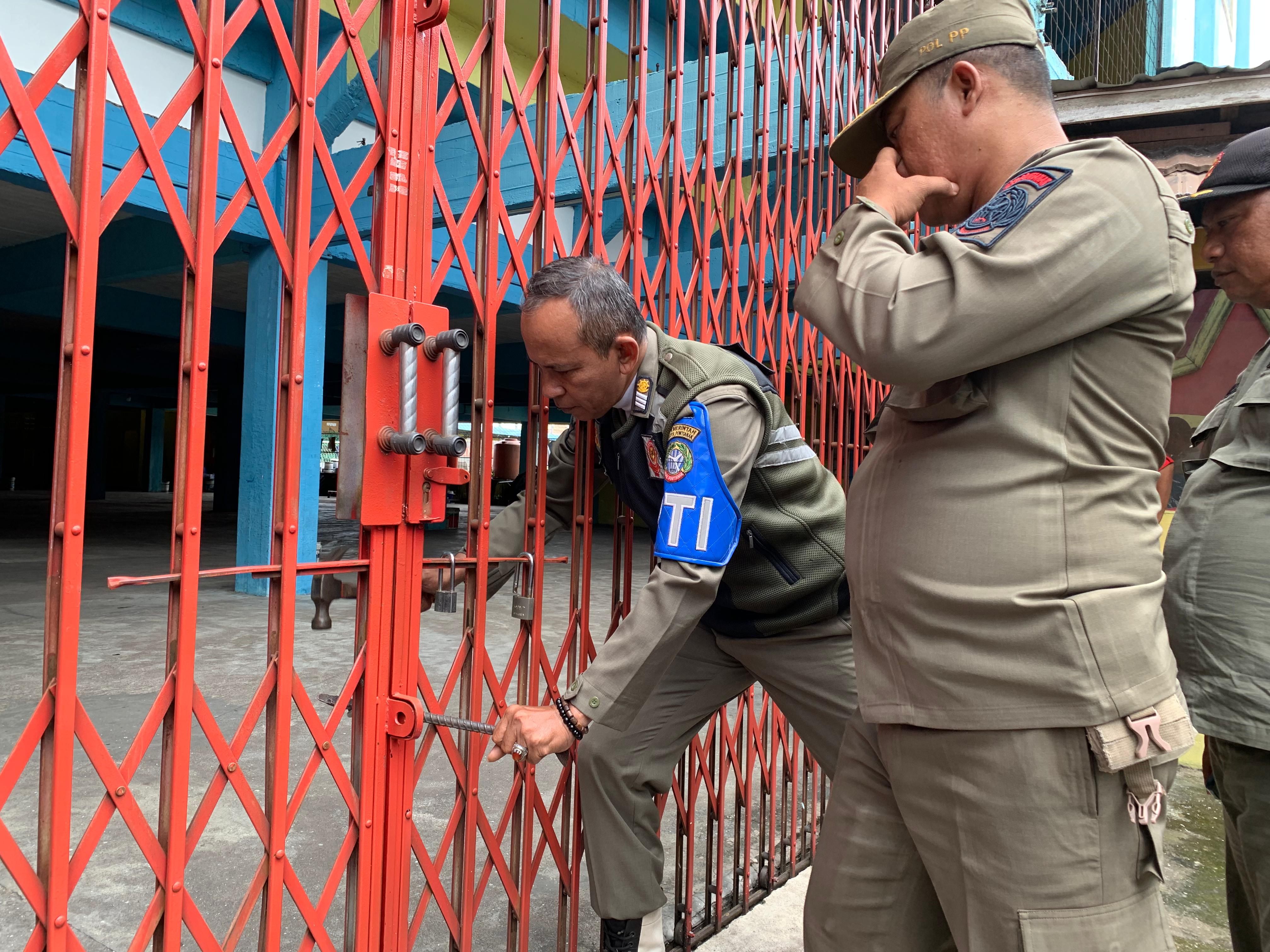 Satpol PP Terpaksa Rusak Gembok Gedung Perbasi Pontianak Demi Kejuaraan Basket Wali Kota Cup