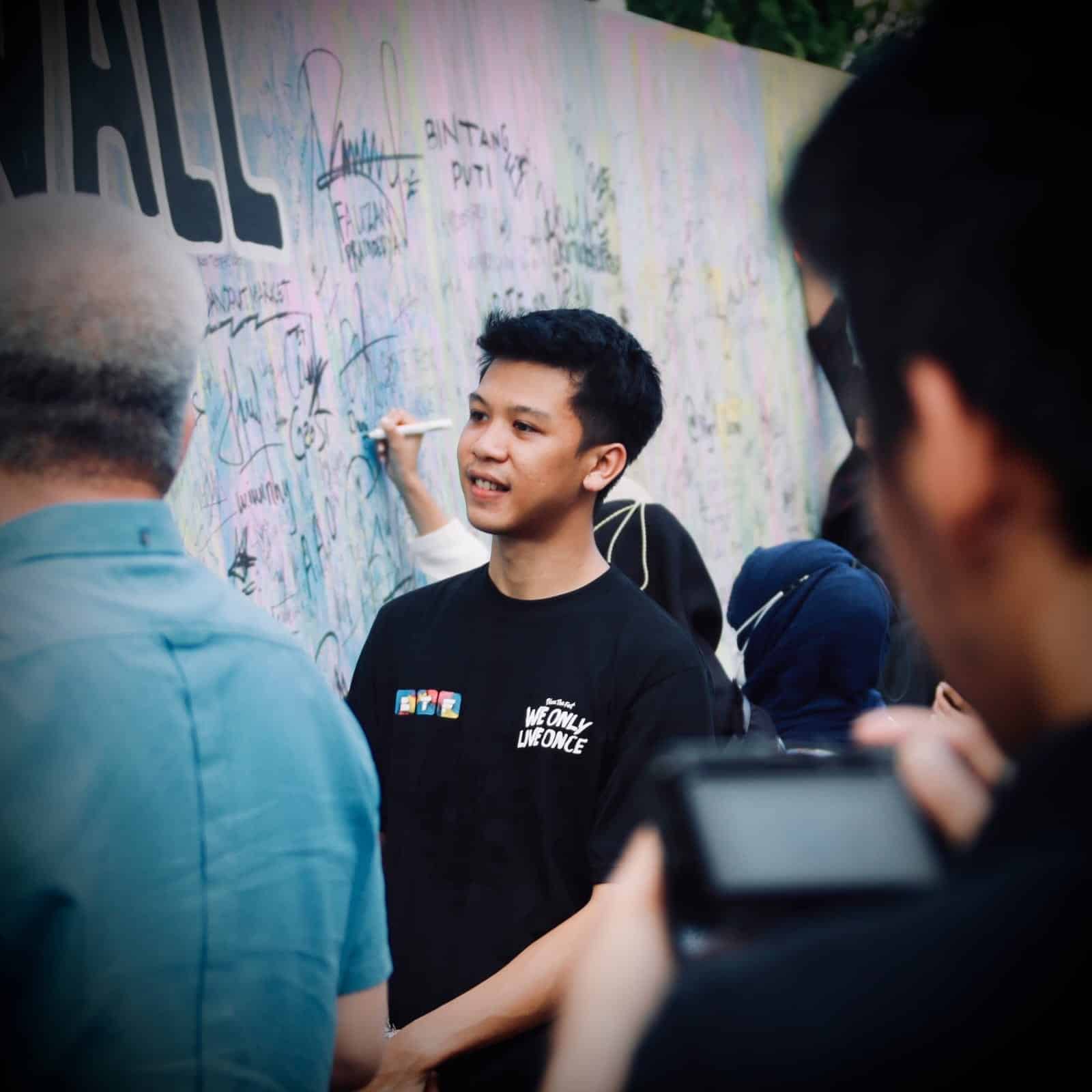 Caleg Milenial Ini Ajak Warkop di Pontianak Bikin Playlist Musisi Lokal