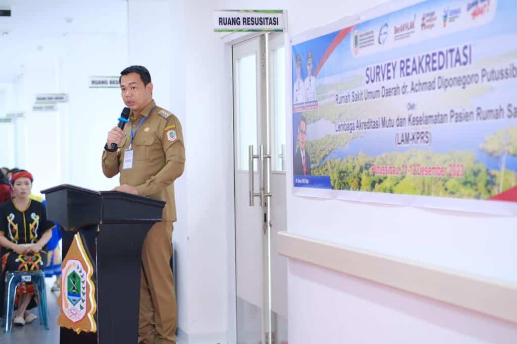 Bupati Minta Pelayanan RSUD dr. Achmad Diponegoro Putussibau Harus Sesuai Standar Pelayanan Kesehatan