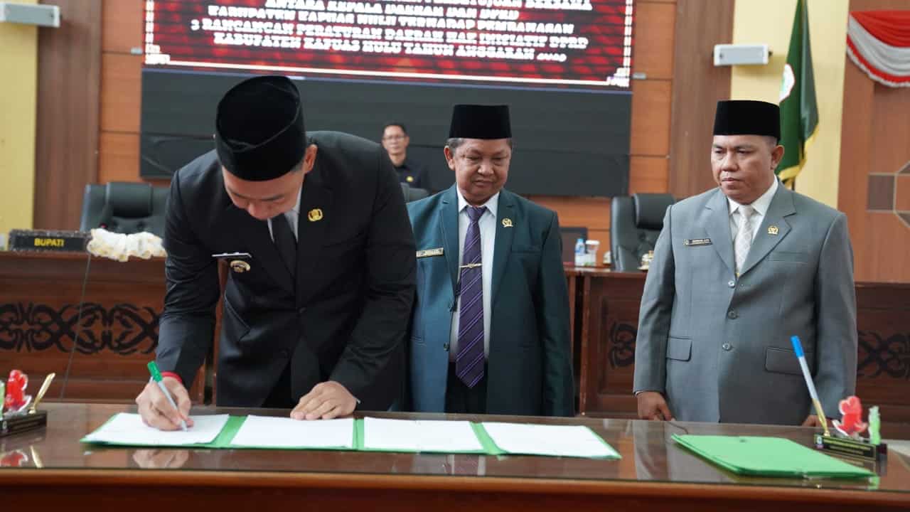Tiga Raperda Termasuk Tata Kelola dan Tata Niaga Kratom Disahkan Jadi Perda Kapuas Hulu