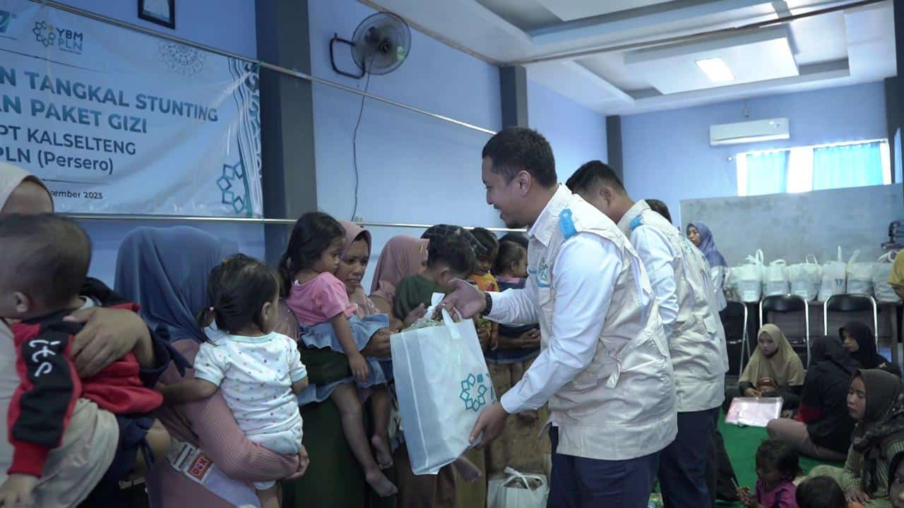 PLN Bagikan Ratusan Paket Gizi untuk Tangkal Stunting di Kalsel dan Kalteng