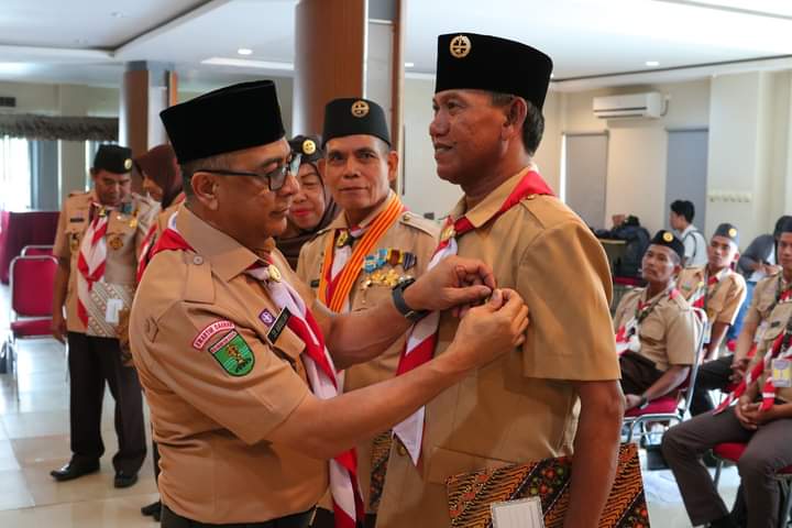 Wabup Ketapang Raih Anugerah Lencana Darma Bakti dan Pancawarsa V