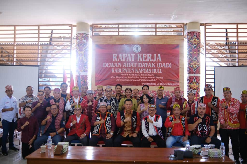 Bupati Fransiskus Diaan Buka Rapat Kerja Dewan Adat Dayak Kabupaten Kapuas Hulu 2023