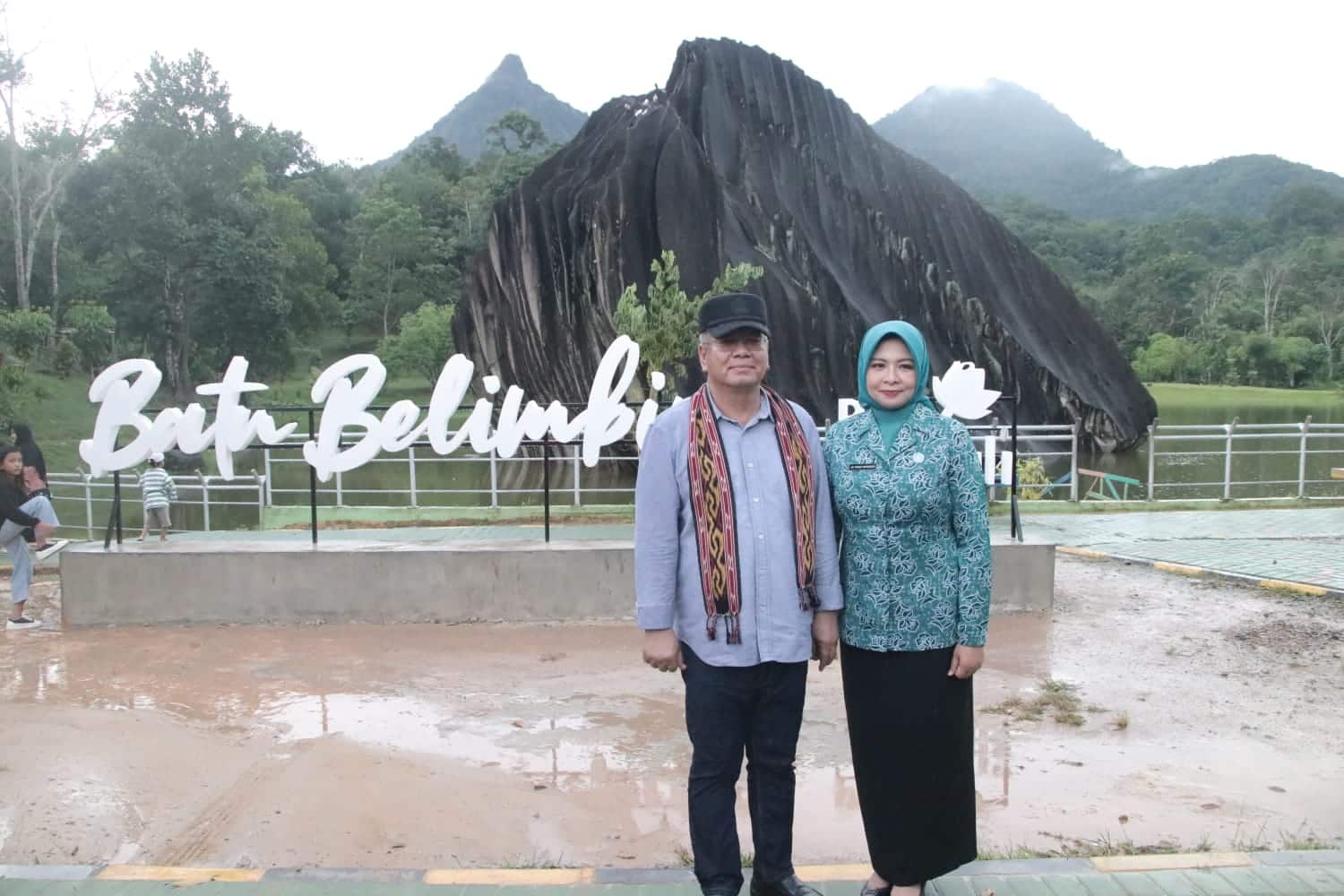 Pj Gubernur Harisson Kunjungi Destinasi Wisata Batu “Meteor” di Singkawang